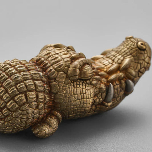 Metal vs Plastic vs Coin Style Card Guards: Pros and Cons for Serious Poker Players