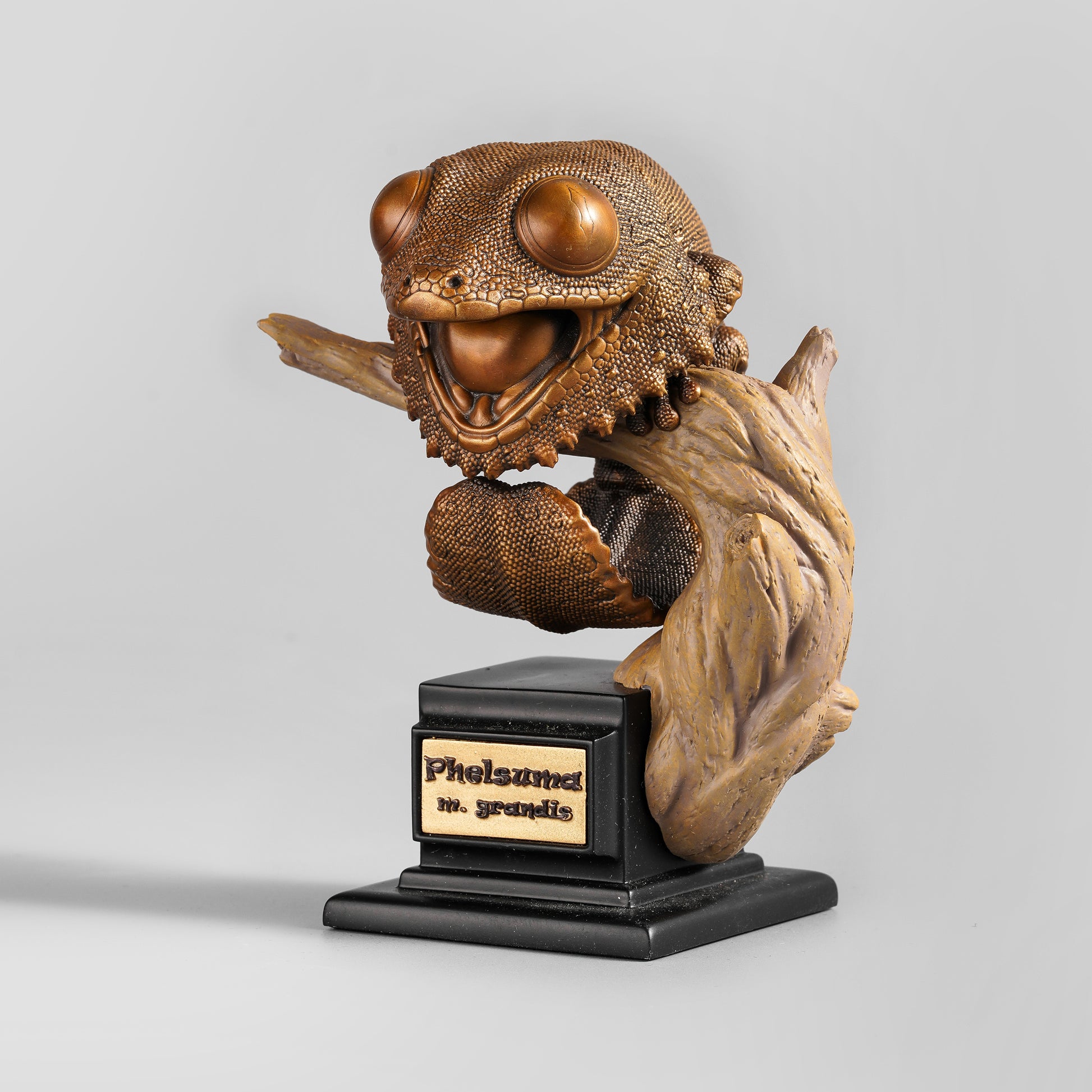Leaf-Tailed Geckos Statue