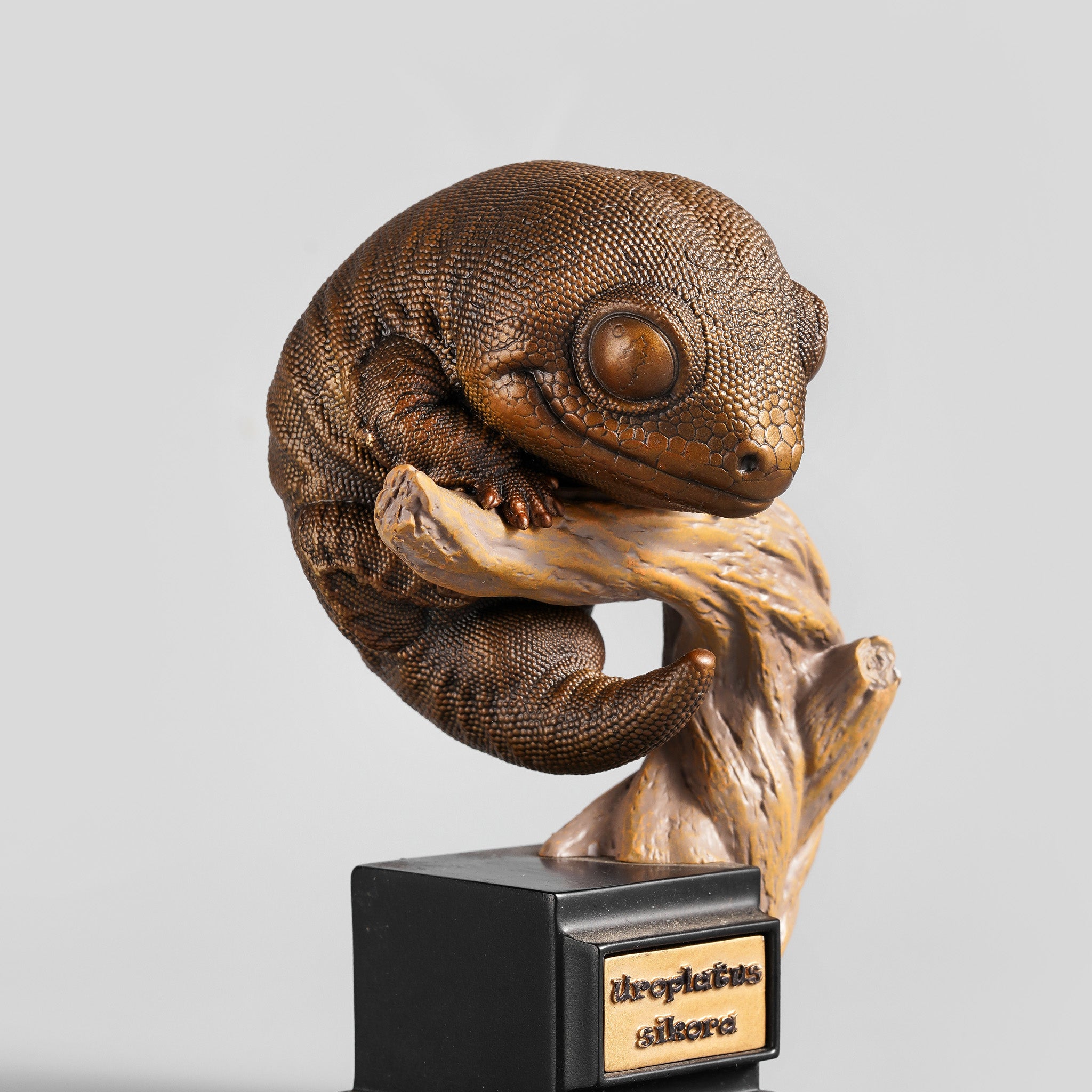 Bronze Caledonia Giant Gecko Statue