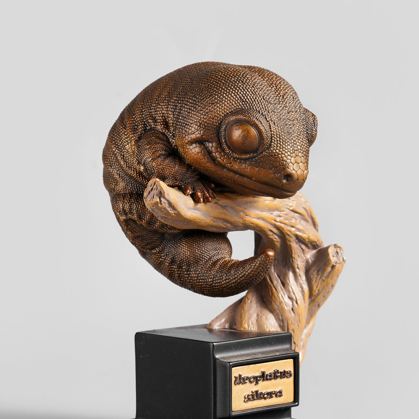 Bronze Caledonia Giant Gecko Statue