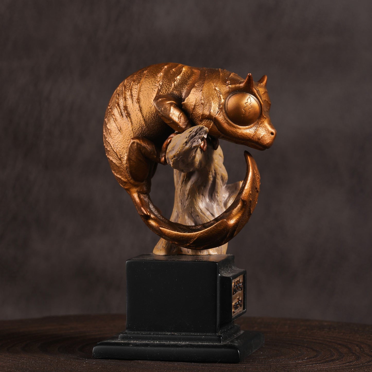 Satanic Leaf Tailed Geckos Statue