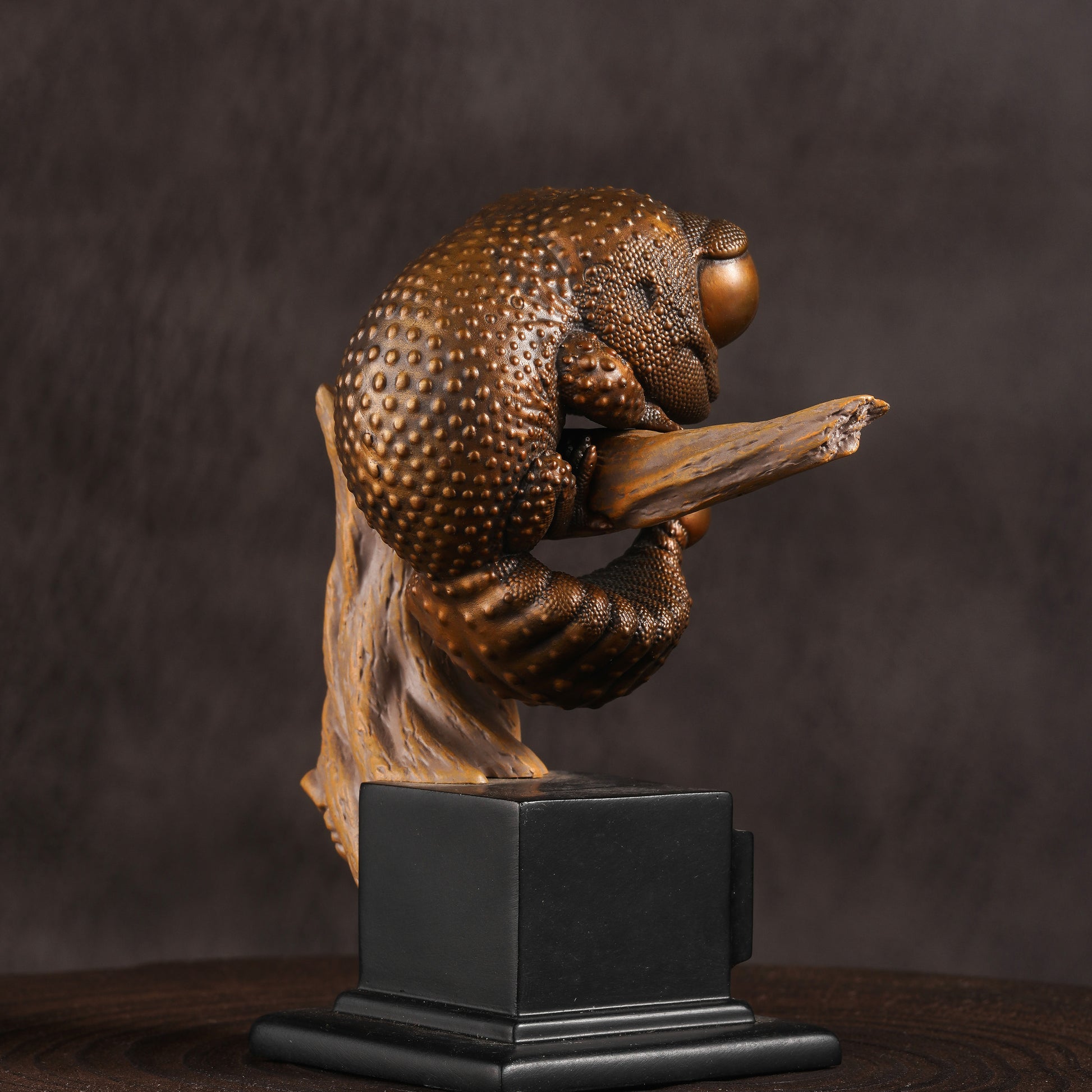 Bronze Knob-Tailed Gecko Statue