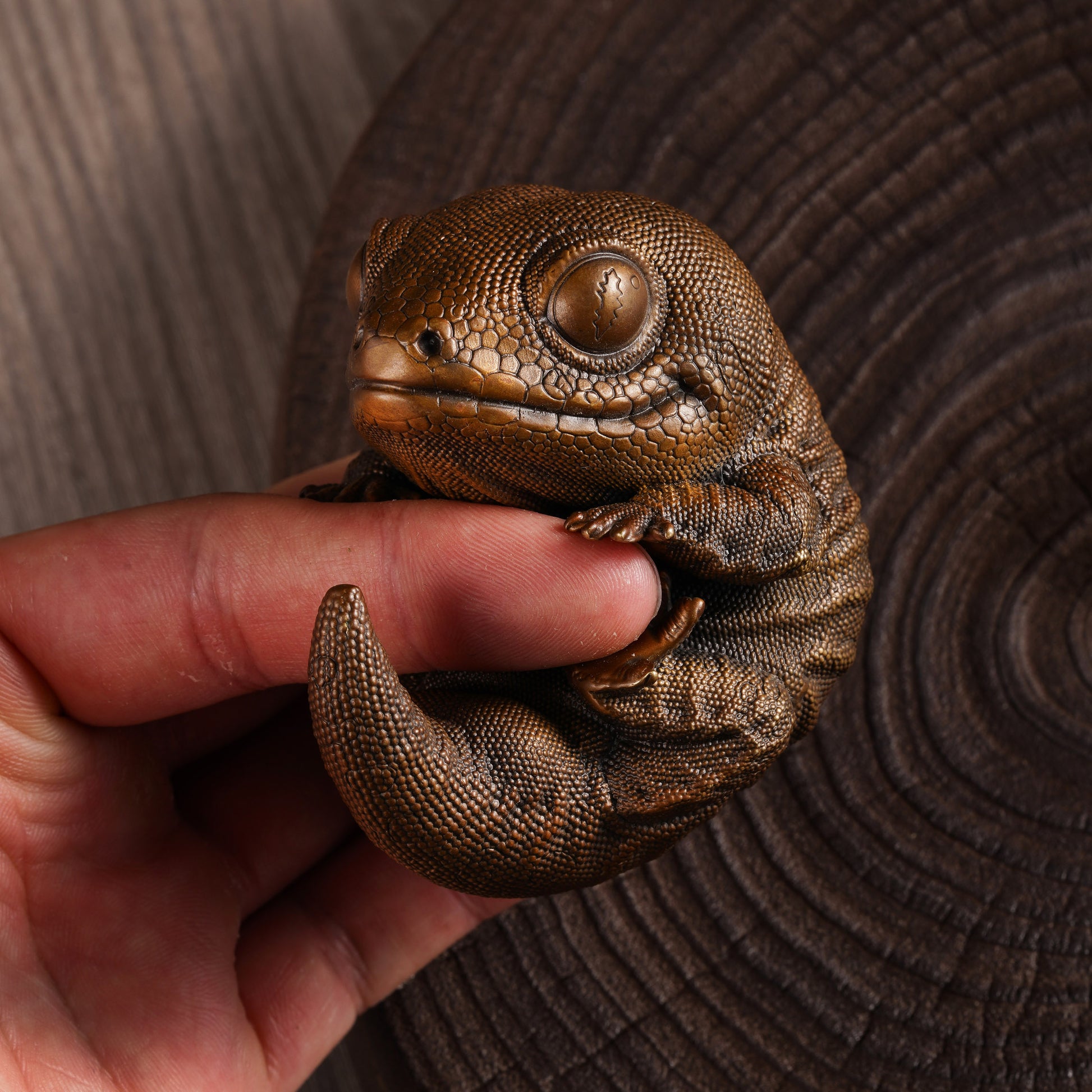 Bronze Giant Gecko Statue