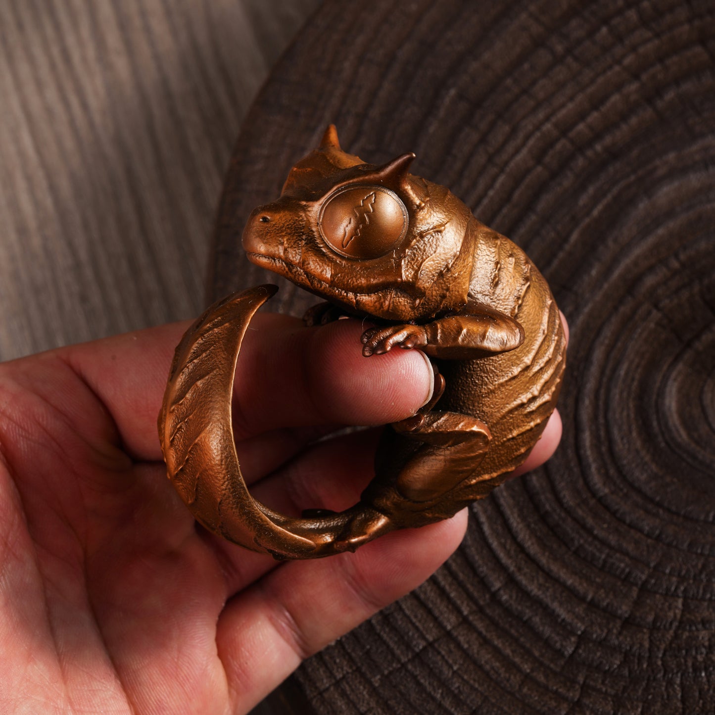 Bronze Satanic Leaf-Tailed Geckos Statue