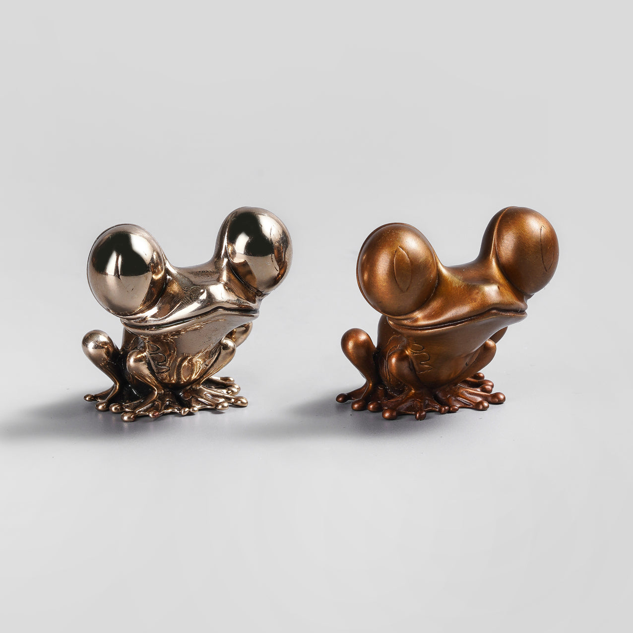 Red-eyed Tree Frog Bronze Figurine
