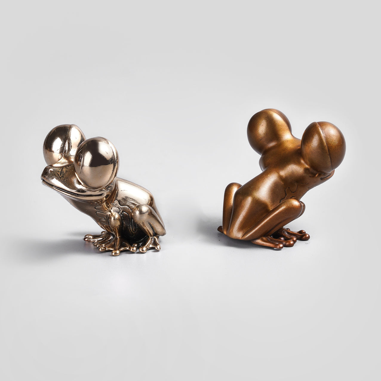 Red-eyed Tree Frog Bronze Figurine