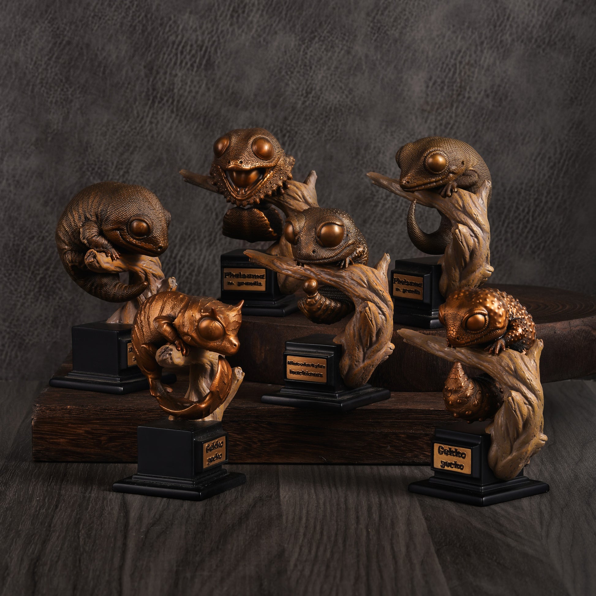 Bronze Geckos Statue